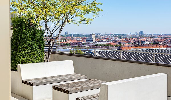 Apartment avec 1.5 pièces | München-Neuhausen | 70444 | Dachterrasse bei Tag....