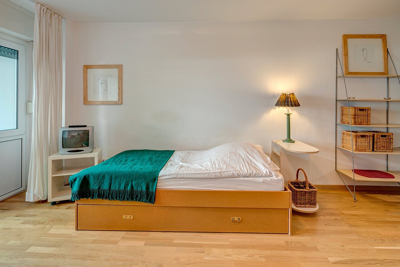 Rez-de-chaussée surélevé avec 1 pièce | München-Neuhausen | 1911ML10 | und Schlafen