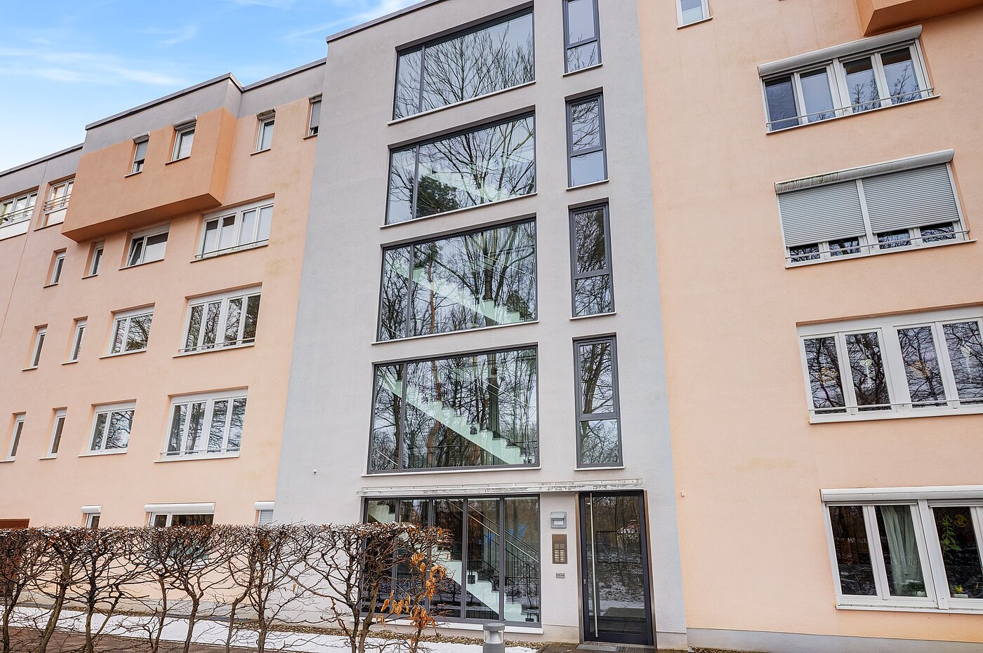 Appartement avec 2 pièces | München-Bogenhausen | 70396 | Außenansicht von der Eingangsseite