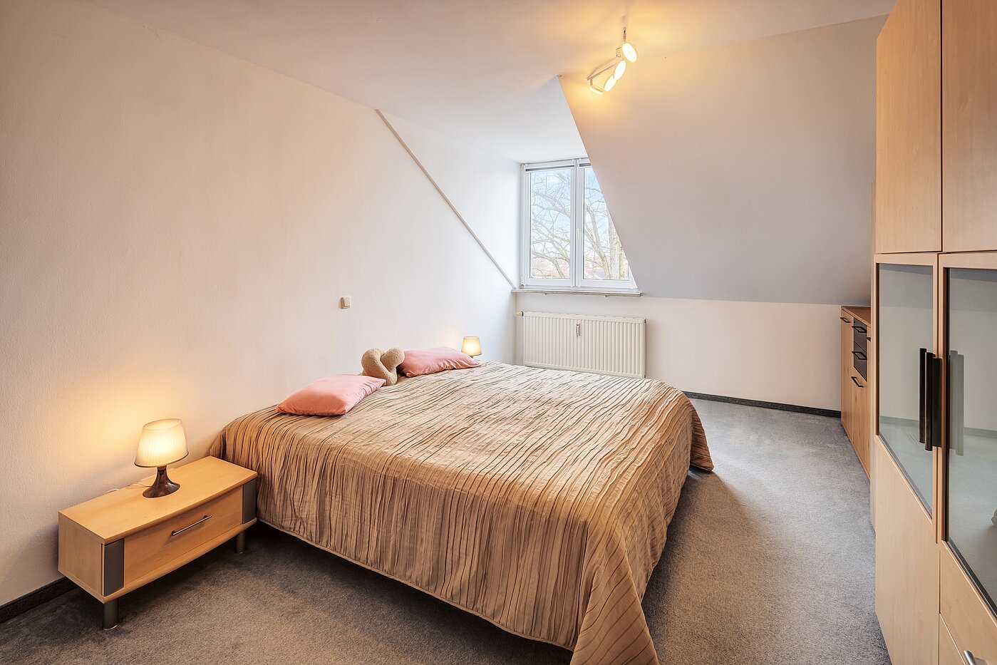 Appartement avec 2 pièces | Poing | 70373 | Komfortables Schlafzimmer...