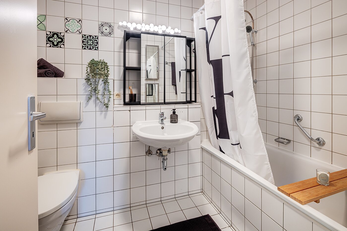Appartement avec 3 pièces | München-Bogenhausen | 70085 | Weiß gefliestes Bad...
