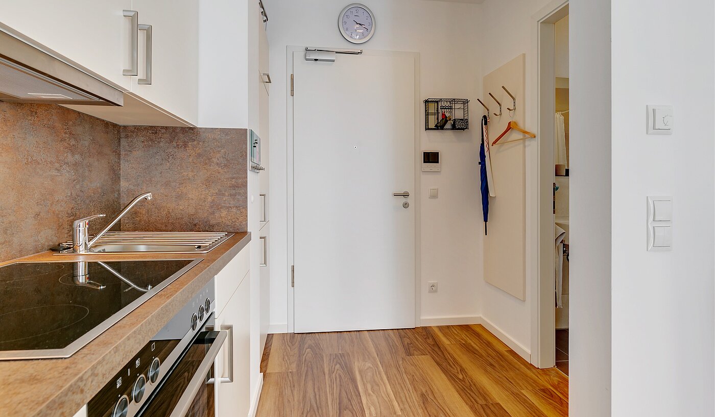 Appartement au rez-de-chaussée avec 1 pièce | München-Milbertshofen | 2202ML8 | Eingangsbereich und Bad