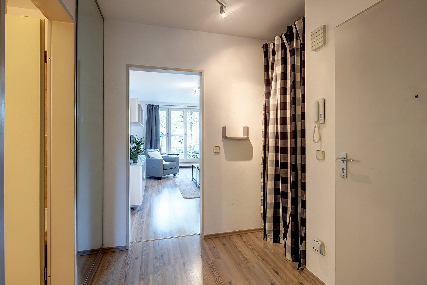 Appartement avec 2 pièces | München-Nymphenburg | 2107ML3 | Flur mit Abstellraum