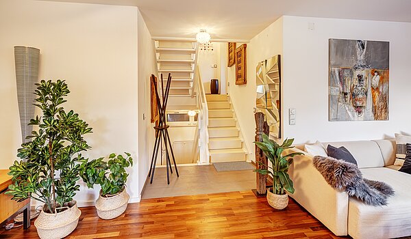 Maison d'angle mitoyenne avec 3 pièces | Kreuth | 70037 | Offenes Treppenhaus in den Wohnbereich