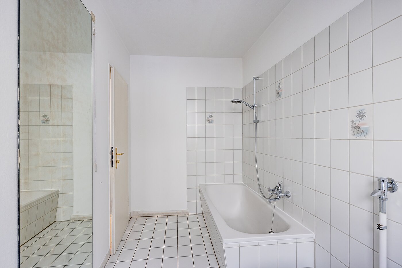 Rez-de-chaussée surélevé avec 2.5 pièces | München-Schwabing | 70441 | Bad mit Badewanne