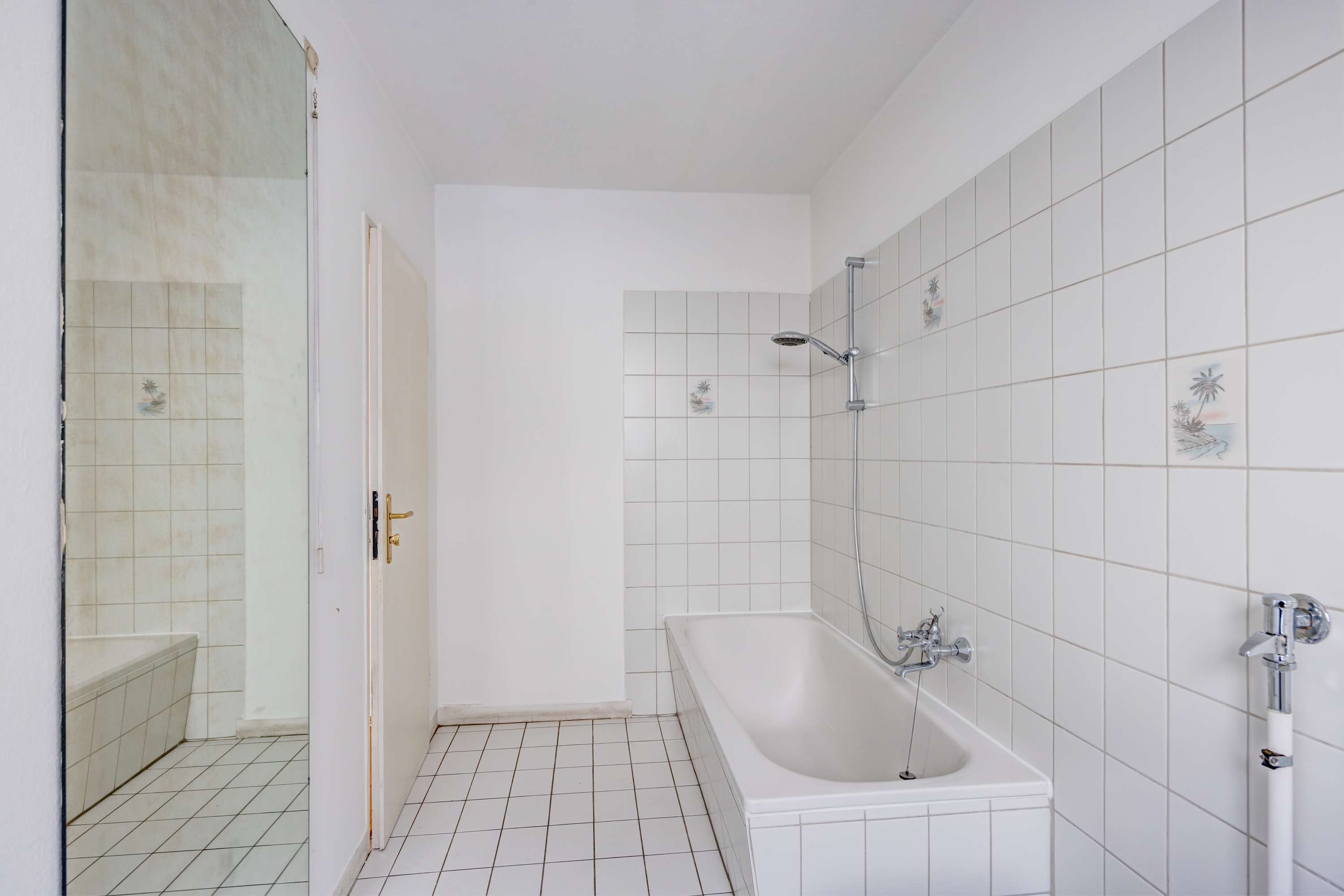Rez-de-chaussée surélevé avec 2.5 pièces | München-Schwabing | 70441 | Bad mit Badewanne | Thumbnail