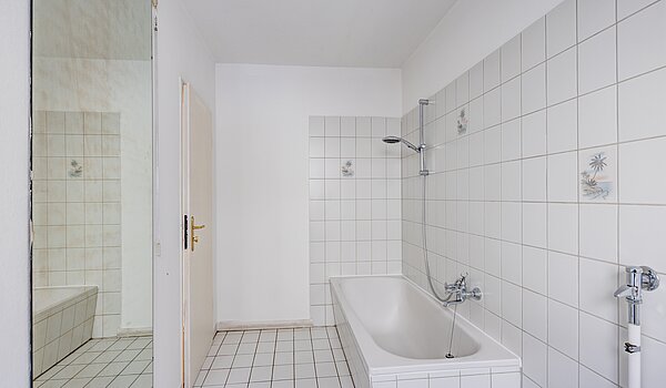 Rez-de-chaussée surélevé avec 2.5 pièces | München-Schwabing | 70441 | Bad mit Badewanne
