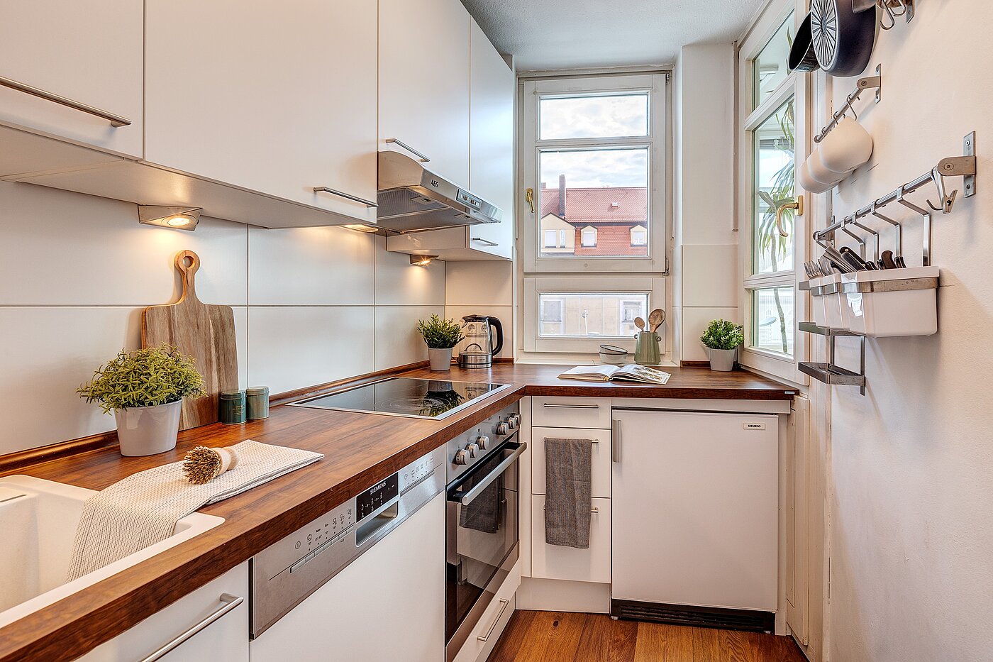 Appartement avec 2 pièces | München-Schwabing | 2205ML71 | Die Küche bietet viel Stauraum...