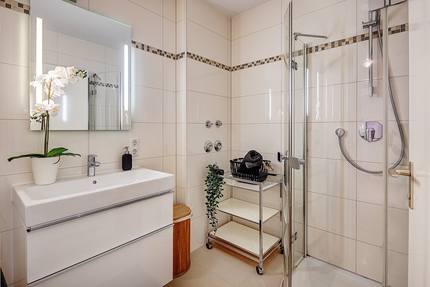 Appartement avec 2.5 pièces | München-Nymphenburg | 2204ML61 | Hell gefliestes Bad...