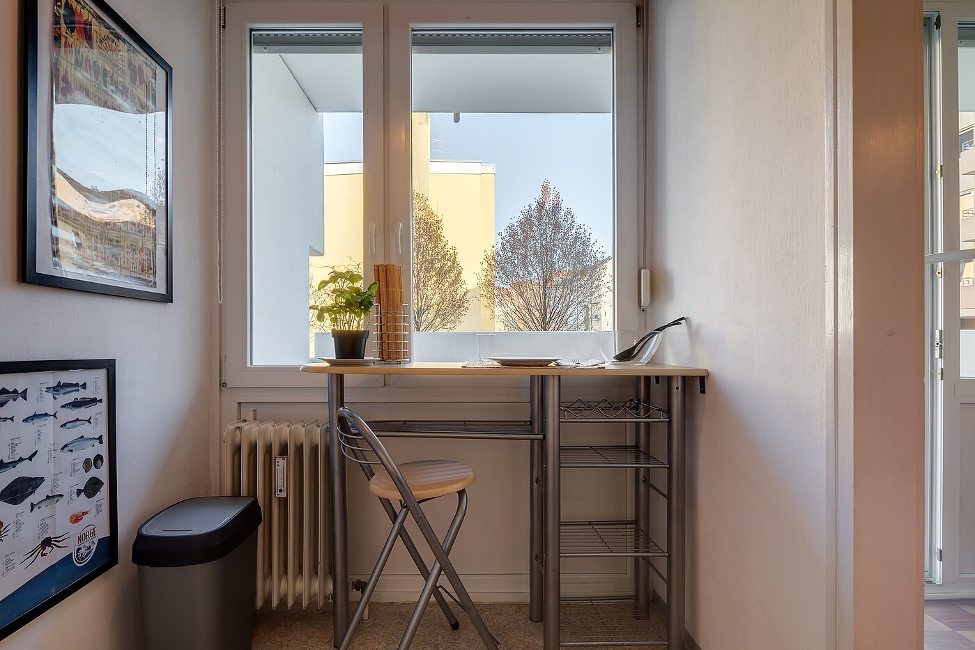 Appartement avec 1 pièce | München-Neuhausen | 2301ML8 | ... mit kleinem Esstisch
