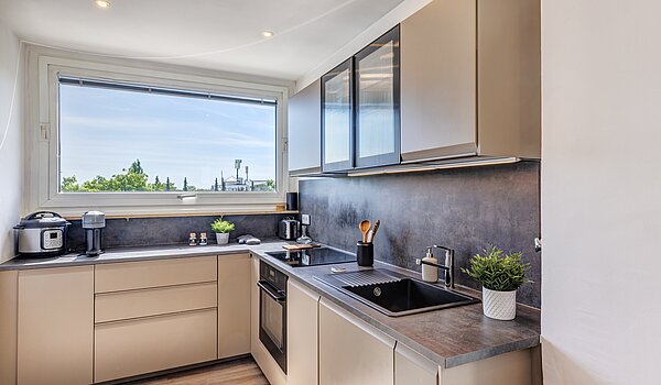 Terrassenwohnung avec 3.5 pièces | München-Berg am Laim | 123456 | Moderne Küche