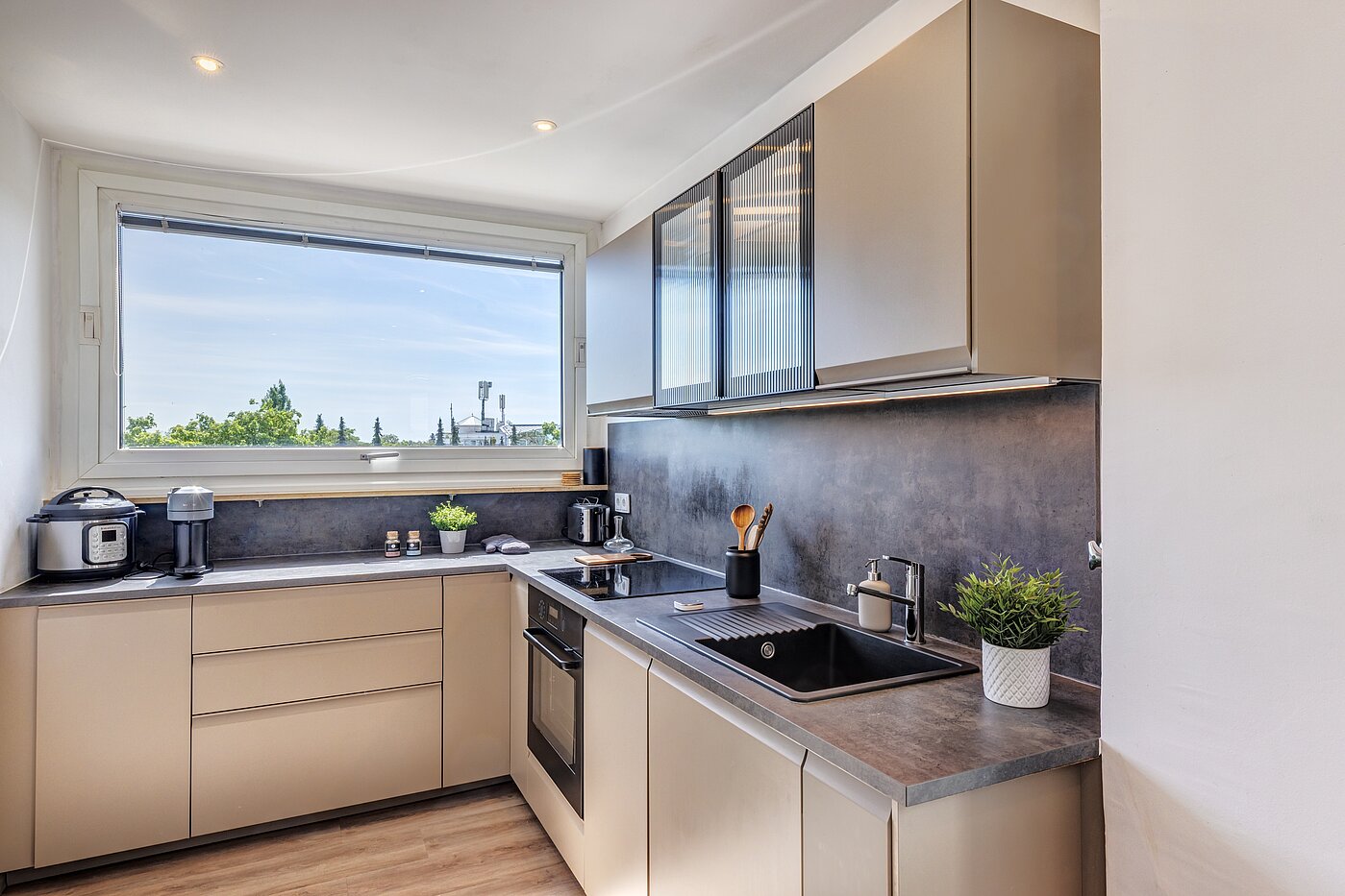 Terrassenwohnung avec 3.5 pièces | München-Berg am Laim | 123456 | Moderne Küche