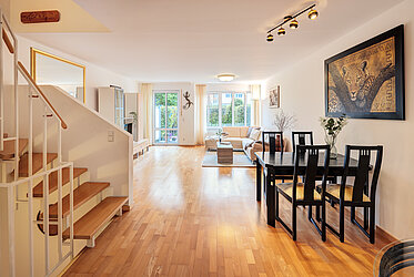 Waldperlach : élégant duplex sur trois niveaux avec jardin ensoleillé orienté sud-ouest - libre