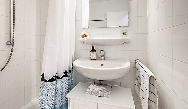 Appartement avec 1 pièce | München-Schwabing | 70475 | Weiß gefliestes Bad...