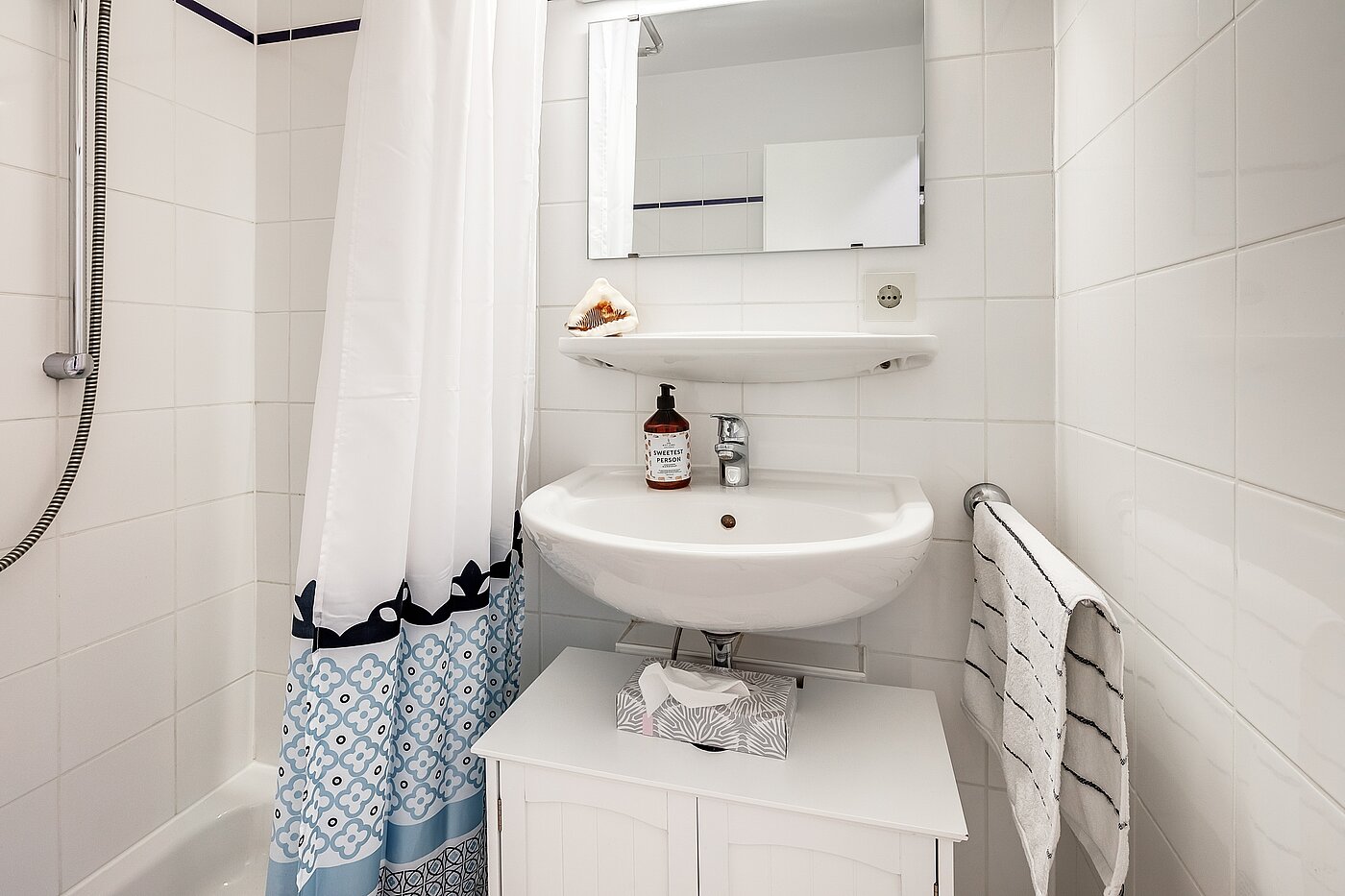 Appartement avec 1 pièce | München-Schwabing | 70475 | Weiß gefliestes Bad...