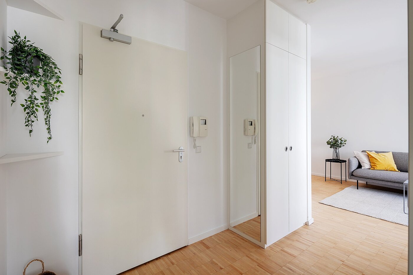 Appartement avec 2 pièces | München-Thalkirchen | 2107ML2 | Flur mit Einbauschrank...