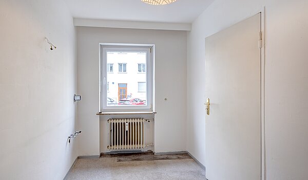 Rez-de-chaussée surélevé avec 2.5 pièces | München-Schwabing | 70441 | Küche mit Fenster