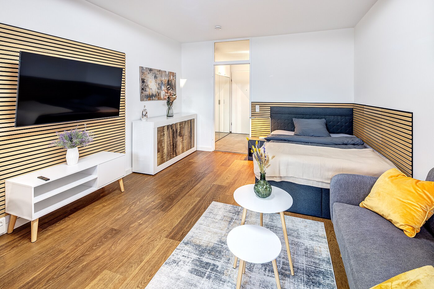 Apartment avec 1 pièce | München-Milbertshofen | 70183 | Mit Couch und Flatscreen