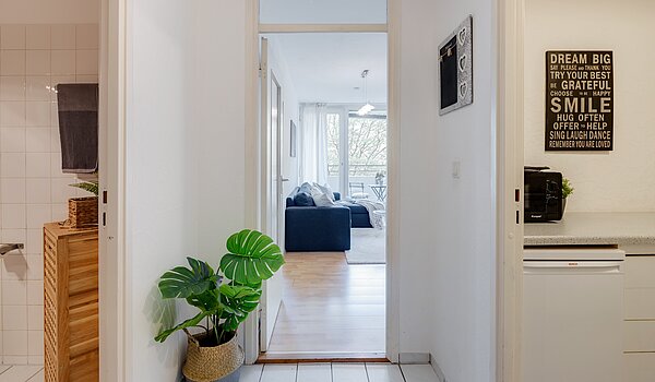 Appartement avec 2 pièces | München-Sendling-Westpark | 2204ML2 | Flur mit Blickrichtung Bad, Wohnzimmer und Küche