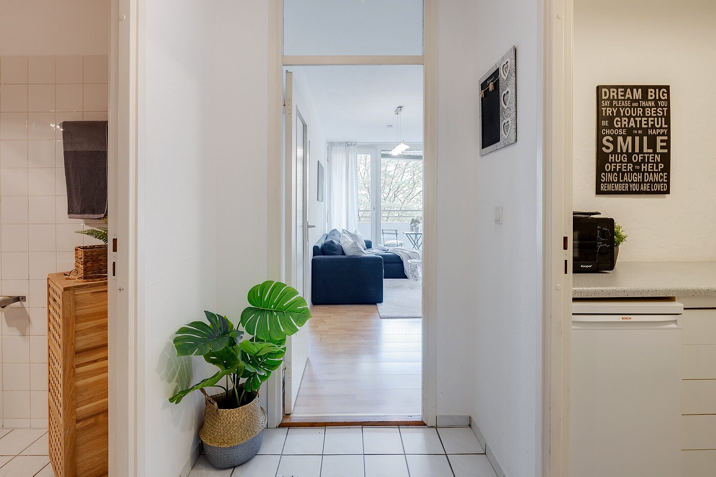 Appartement avec 2 pièces | München-Sendling-Westpark | 2204ML2 | Flur mit Blickrichtung Bad, Wohnzimmer und Küche