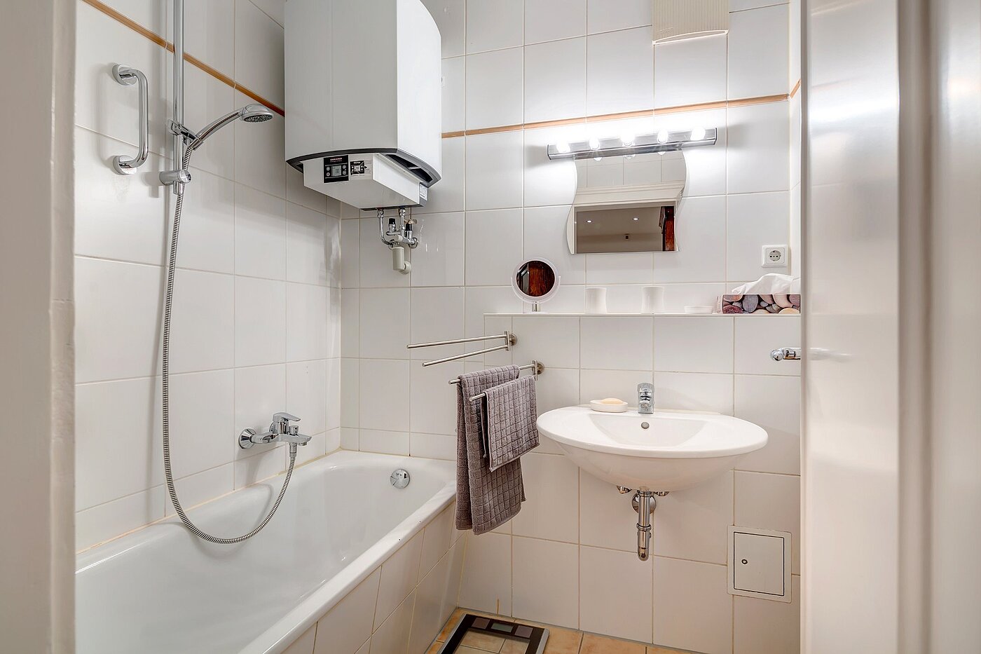 Appartement avec 2.5 pièces | München-Au | 2110ML9 | Bad mit Badewanne und...