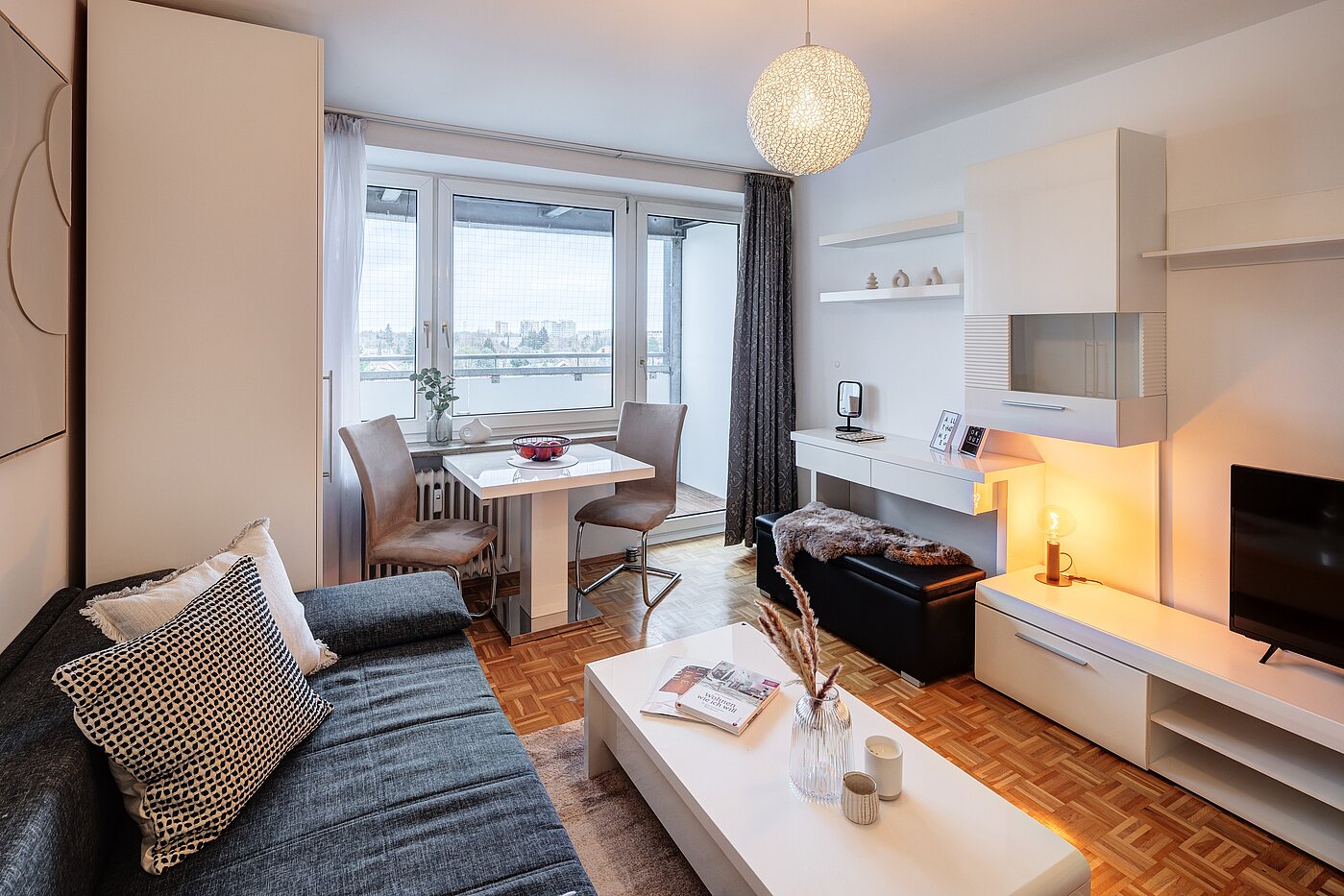 Apartment avec 1 pièce | München-Forstenried | 70190 | Wohnen, Essen...