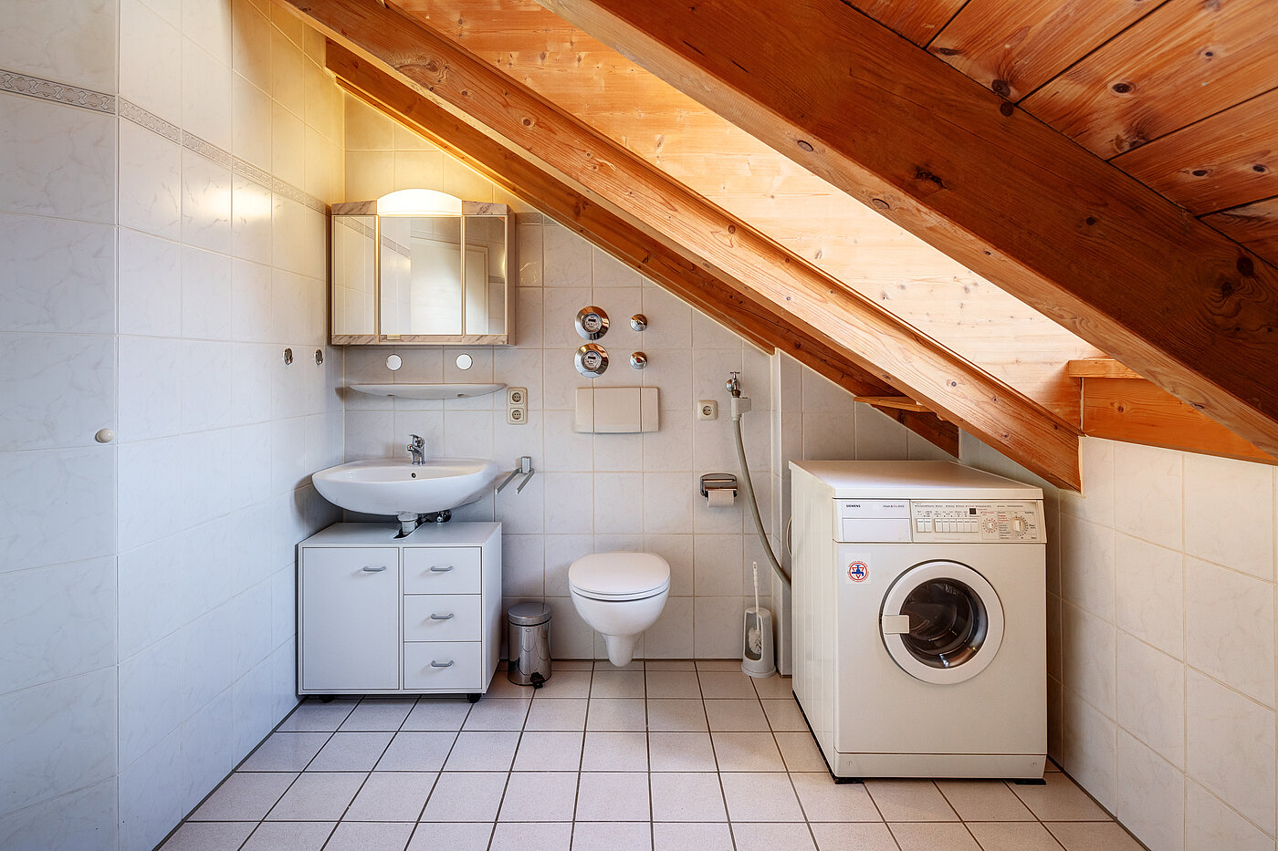 Appartement au dernier étage avec 2 pièces | 70314 | Bad