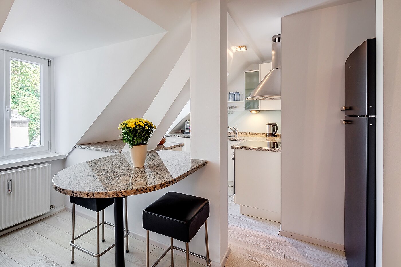 Appartement avec 2 pièces | München-Isarvorstadt | 70089 | Essecke mit Küchentresen