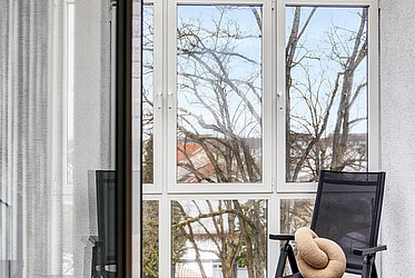 Poing : charmant appartement 2 pièces mansardé avec jardin d'hiver