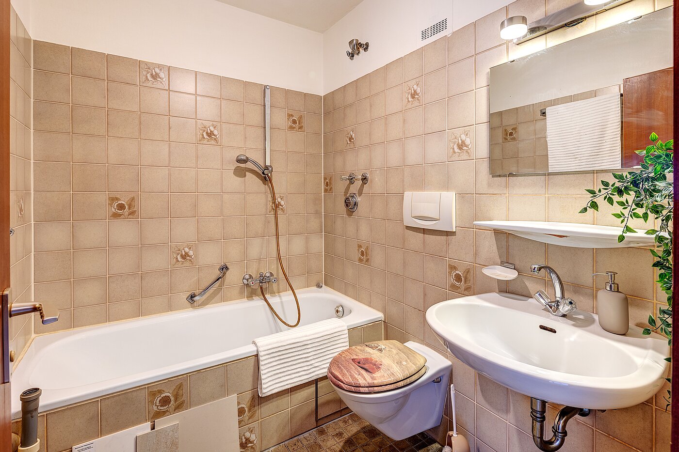 Appartement avec 2 pièces | München-Moosach | 2203ML5 | Bad mit Waschmaschinenstellplatz