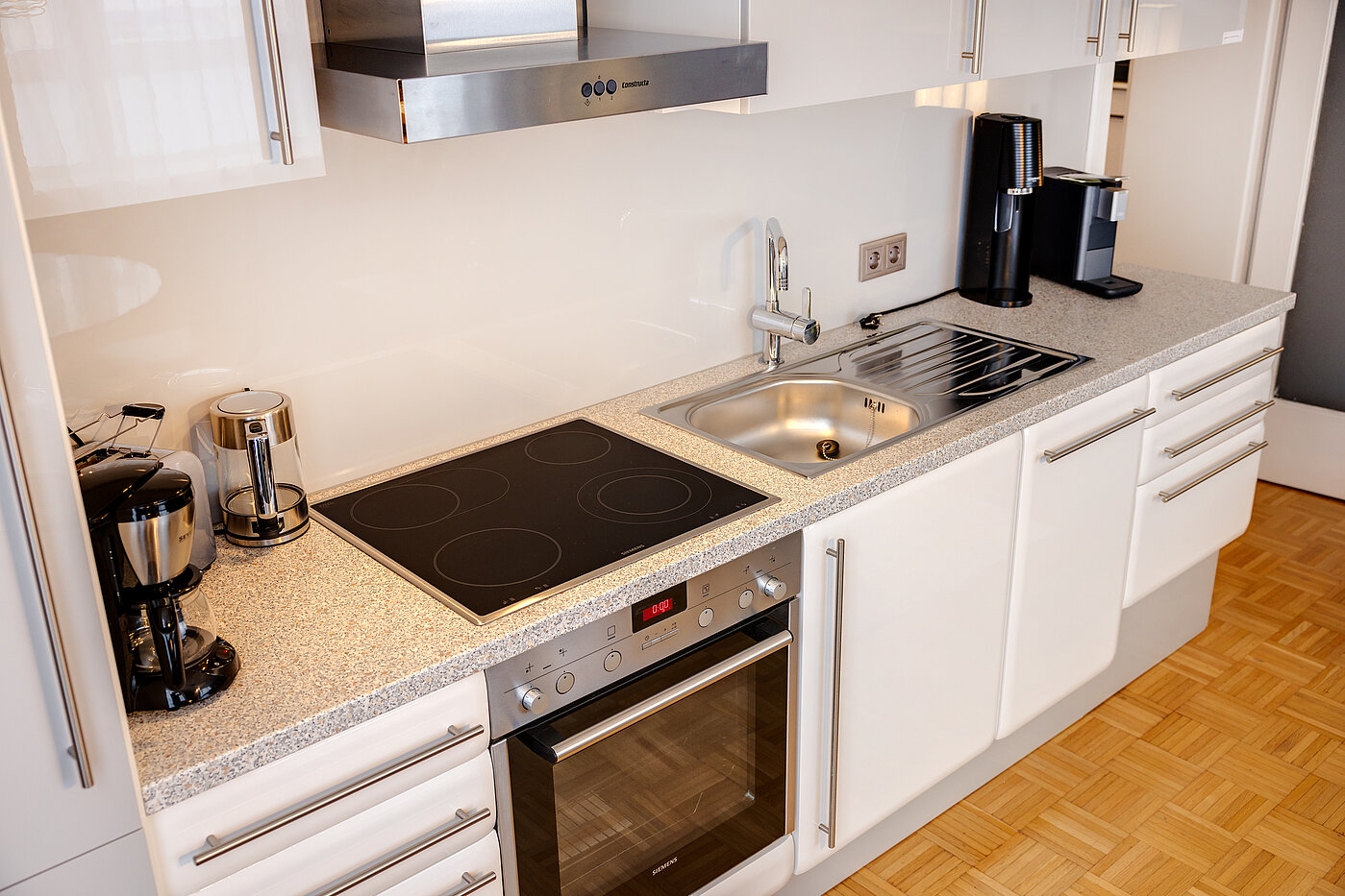 Appartement au rez-de-chaussée avec 2 pièces | 70219 | ...mit Backofen und Cerankochfeld