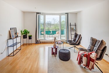 Moosach/Nymphenburg : Lumineux appartement de 1,5 pièces à proximité du château avec un flair idyllique