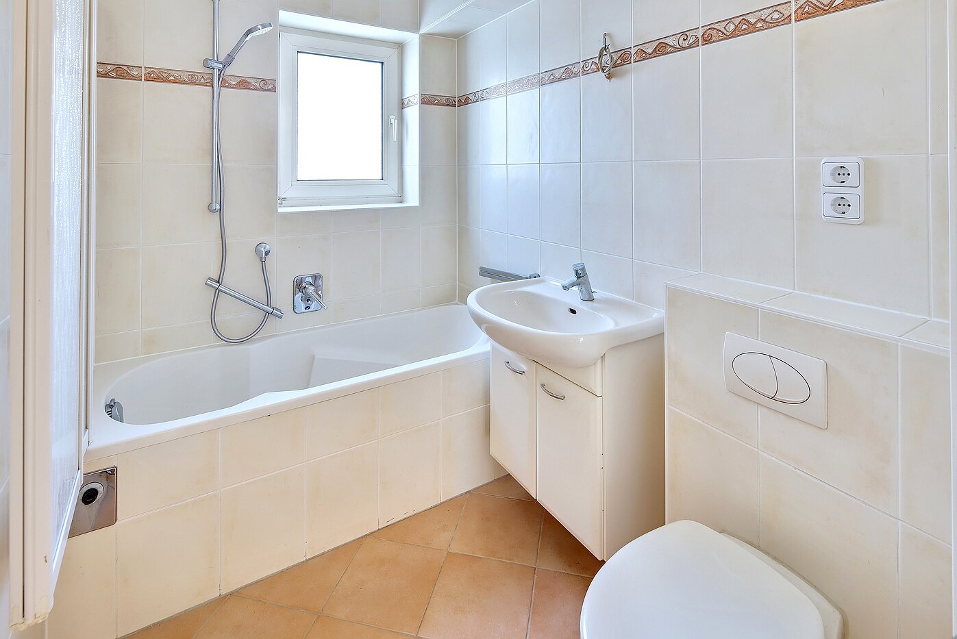 Appartement avec 3 pièces | München-Bogenhausen | 70310 | Bad mit Fenster und...