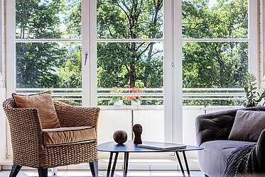 Solln : bel appartement libre de 2 pièces en dernier étage avec vue sur la verdure