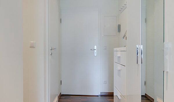 Appartement au rez-de-chaussée avec 4 pièces | München-Neuhausen | 70471 | Flur mit viel Stauraum