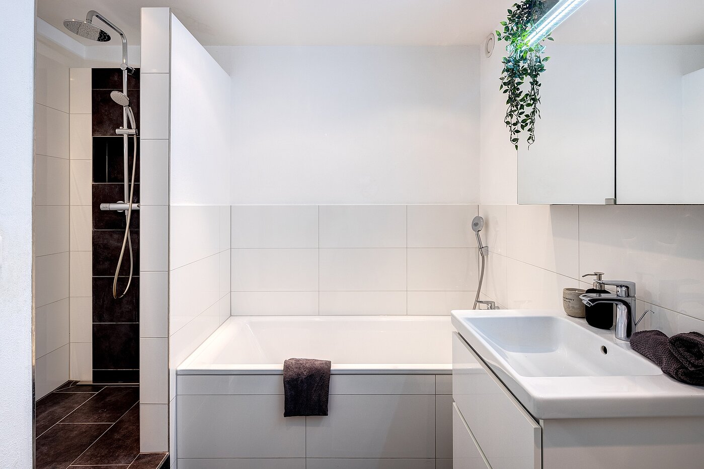 Appartement avec 3.5 pièces | München-Bogenhausen | 70267 | ...Dusche und Badewanne