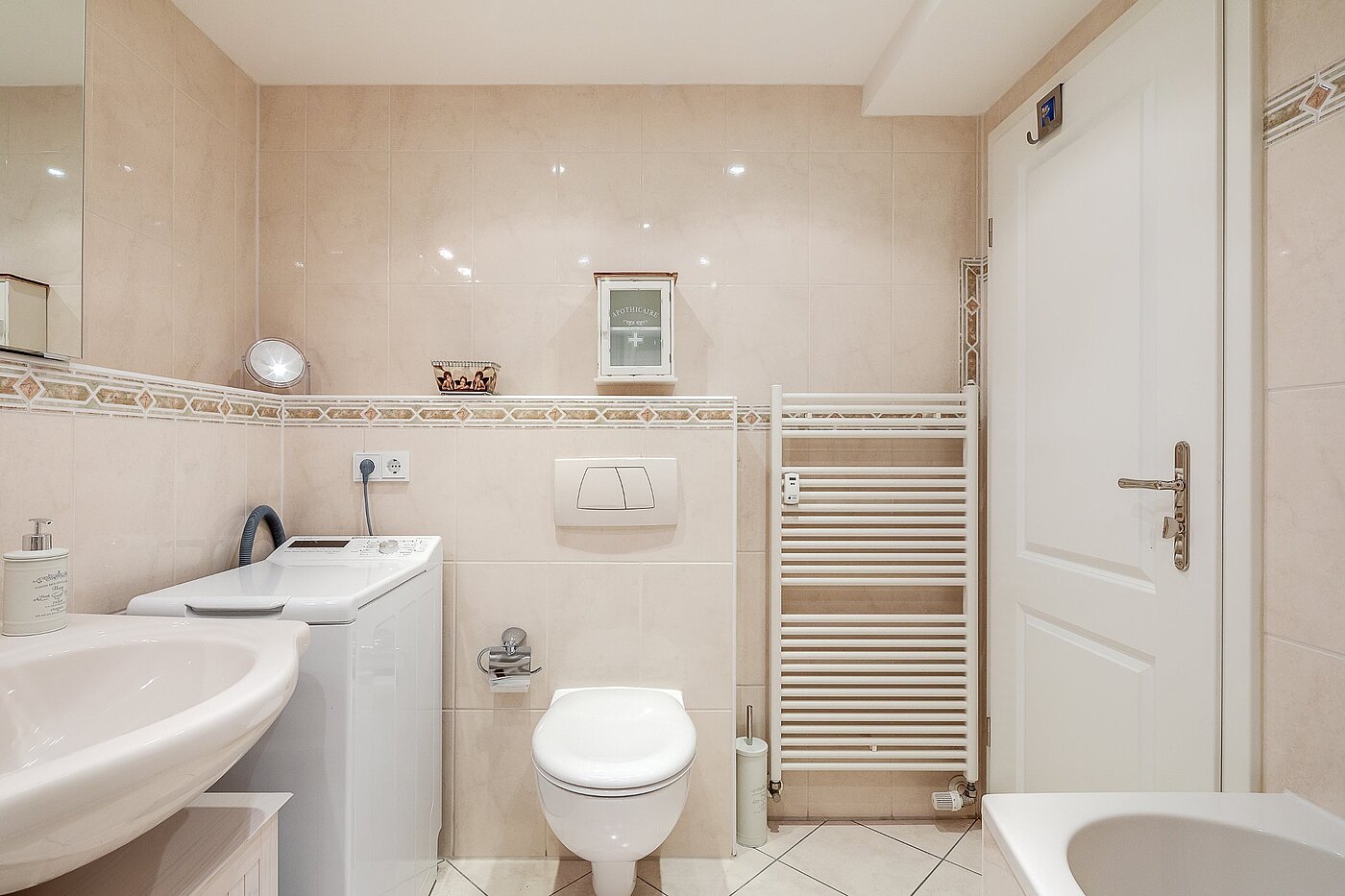 Appartement avec 2.5 pièces | München-Moosach | 2012ML4 | Badewanne und Waschmaschine