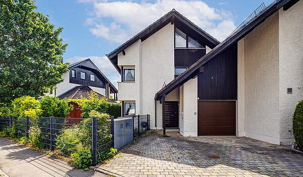 Maison d'angle mitoyenne avec 6 pièces | Germering | 70033 | Eingangsbereich mit Garage
