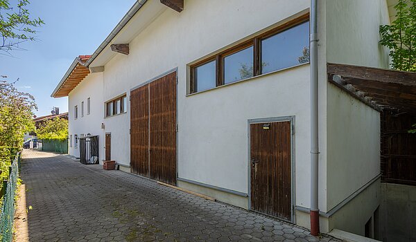 Propriété particulière avec 8 pièces | 70406 | Eingang Halle und Keller-Halle