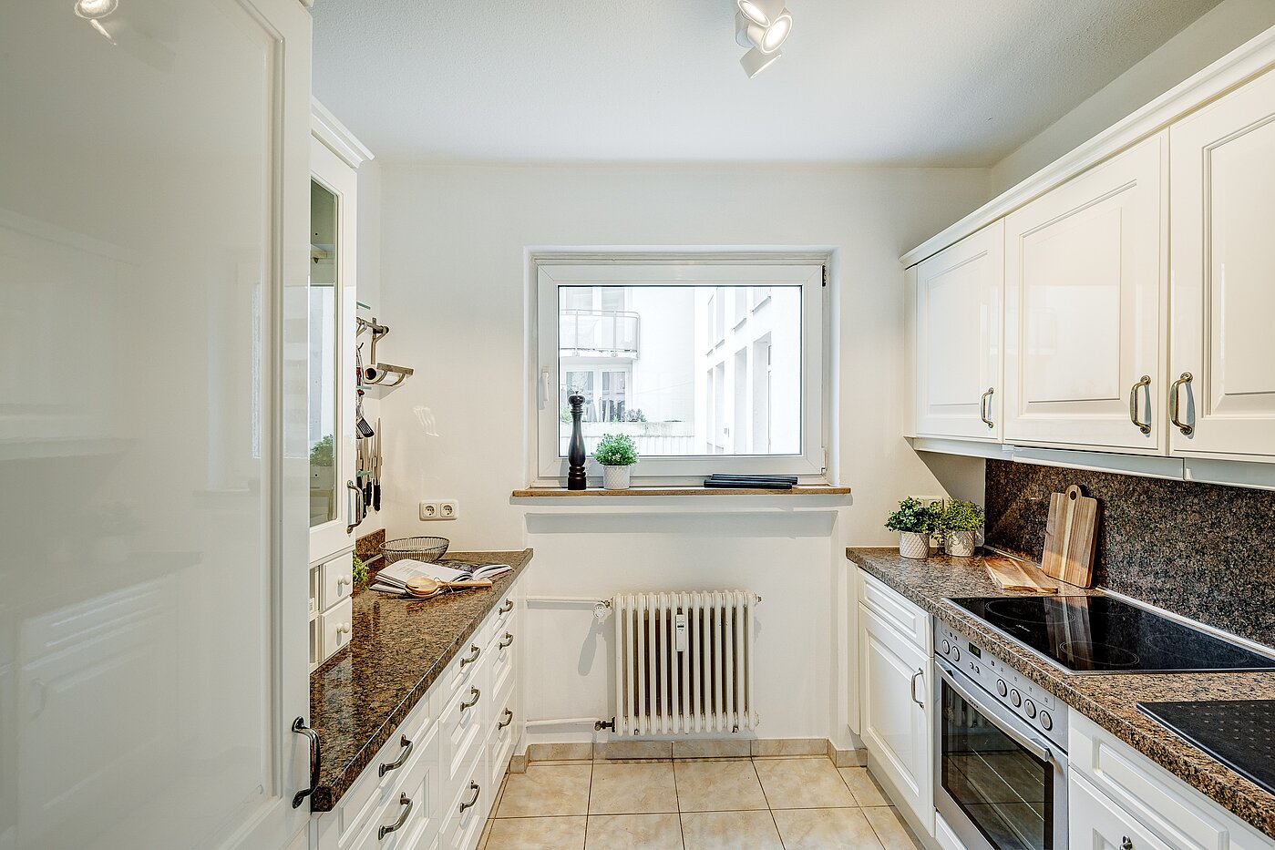 Appartement avec 3 pièces | München-Maxvorstadt | 2203ML31 | Geräumige, helle Küche mit...