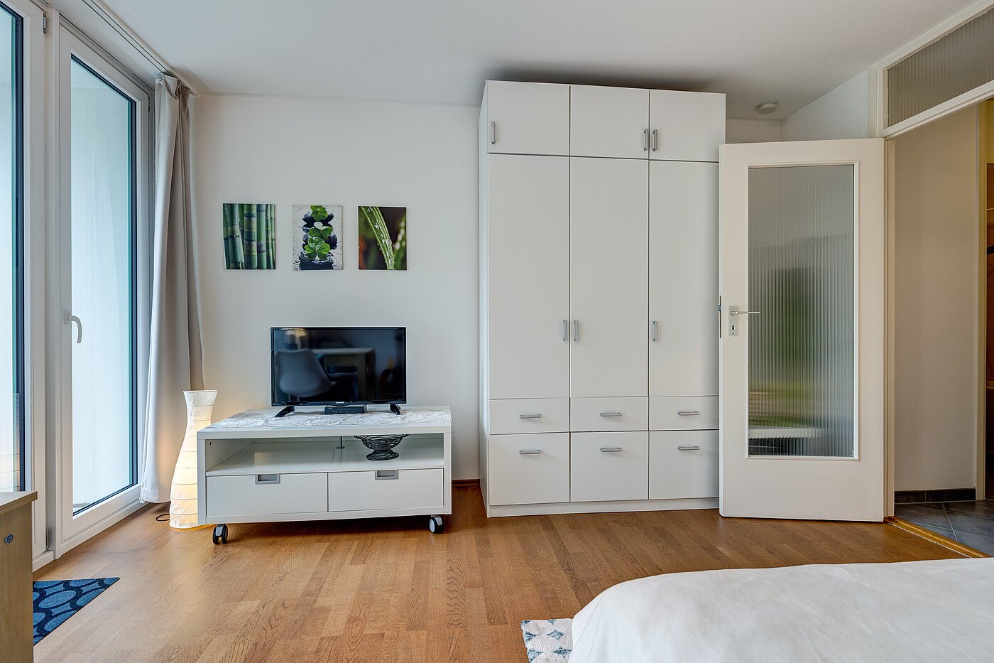 Appartement avec 1 pièce | München-Johanneskirchen | 2204ML7 | TV und Kleiderschrank