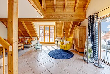 Trudering : appartement en duplex de 3,5 pièces sous les toits, avec une agencement idéal et un balcon - disponible