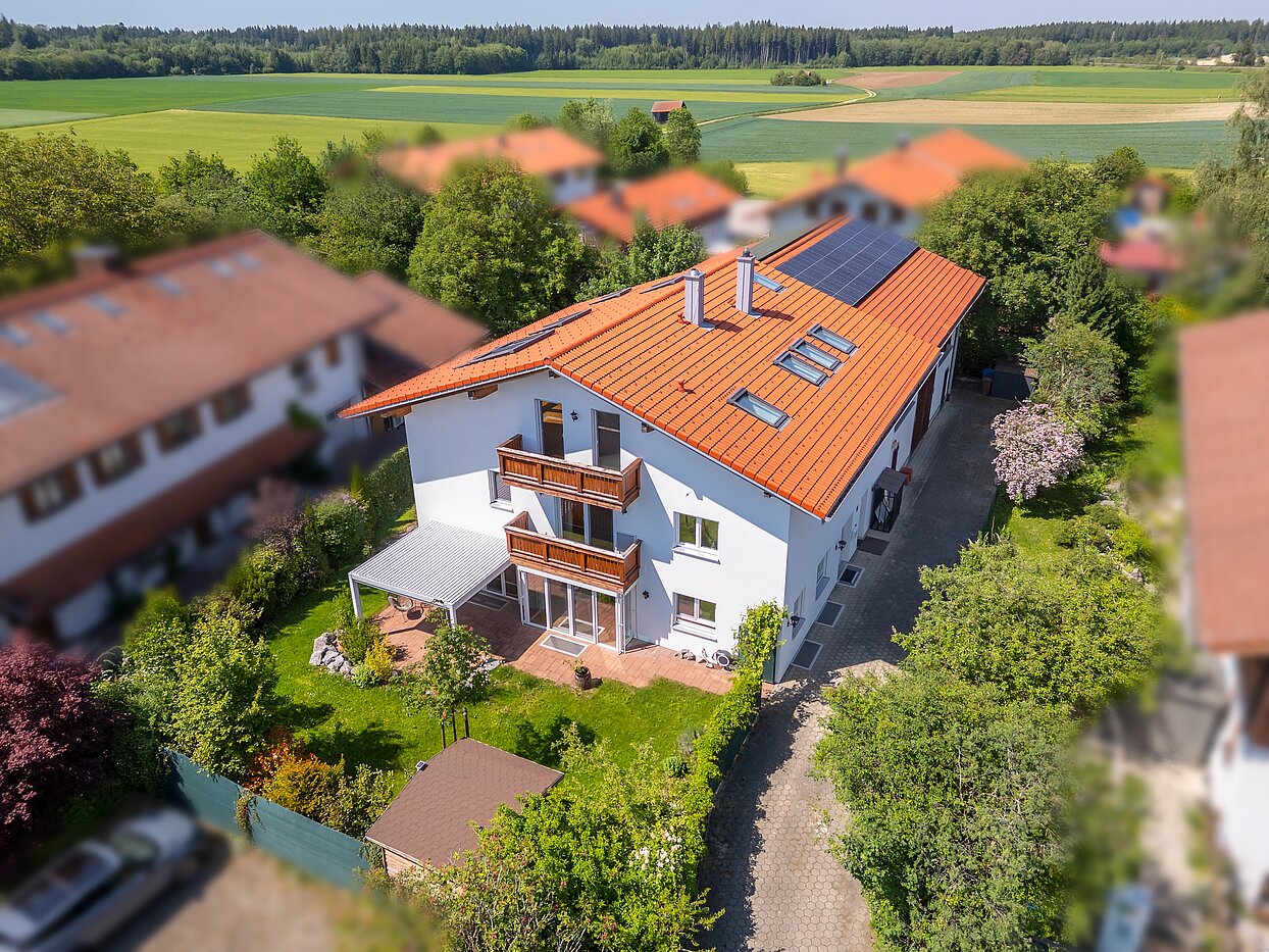 Propriété particulière avec 9 pièces | 70406 | Luftaufnahme