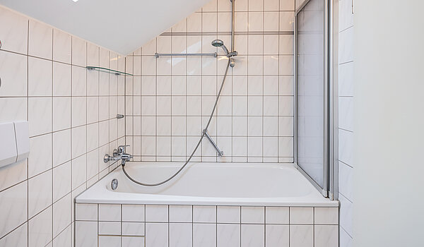 Appartement avec 2 pièces | Poing | 70373 | ...Badewanne