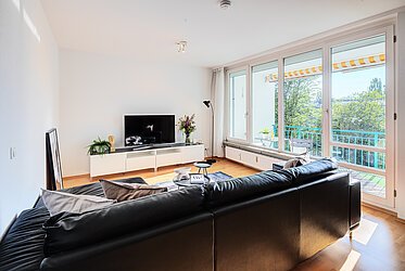 Oberföhring : grand appartement 3 pièces avec loggia sud-ouest - libre