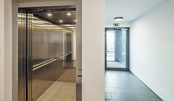 Penthouse avec 2 pièces | München-Bogenhausen | 70385 | ...Aufzug