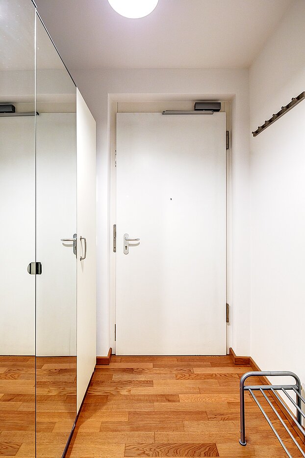 Appartement avec 2.5 pièces | 70020 | Flur Blickrichtung Eingang