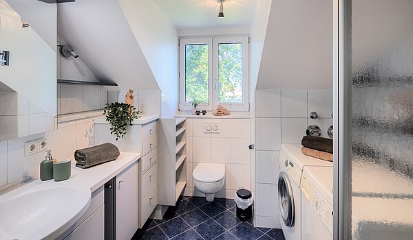 Appartement au dernier étage avec 3 pièces | 70501 | Badezimmer mit