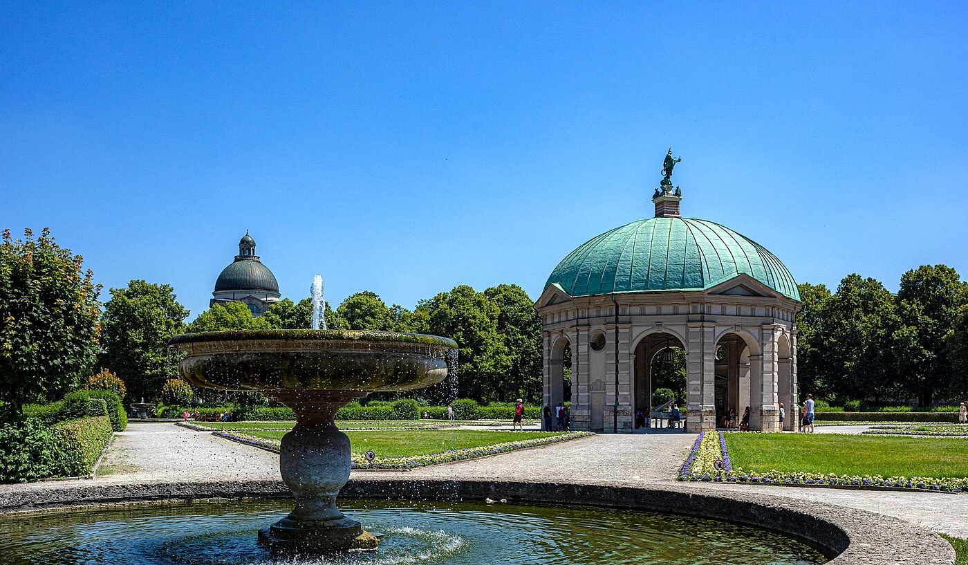 Rez-de-chaussée surélevé avec 2 pièces | München-Lehel | 2012ML1 | Hofgarten und...