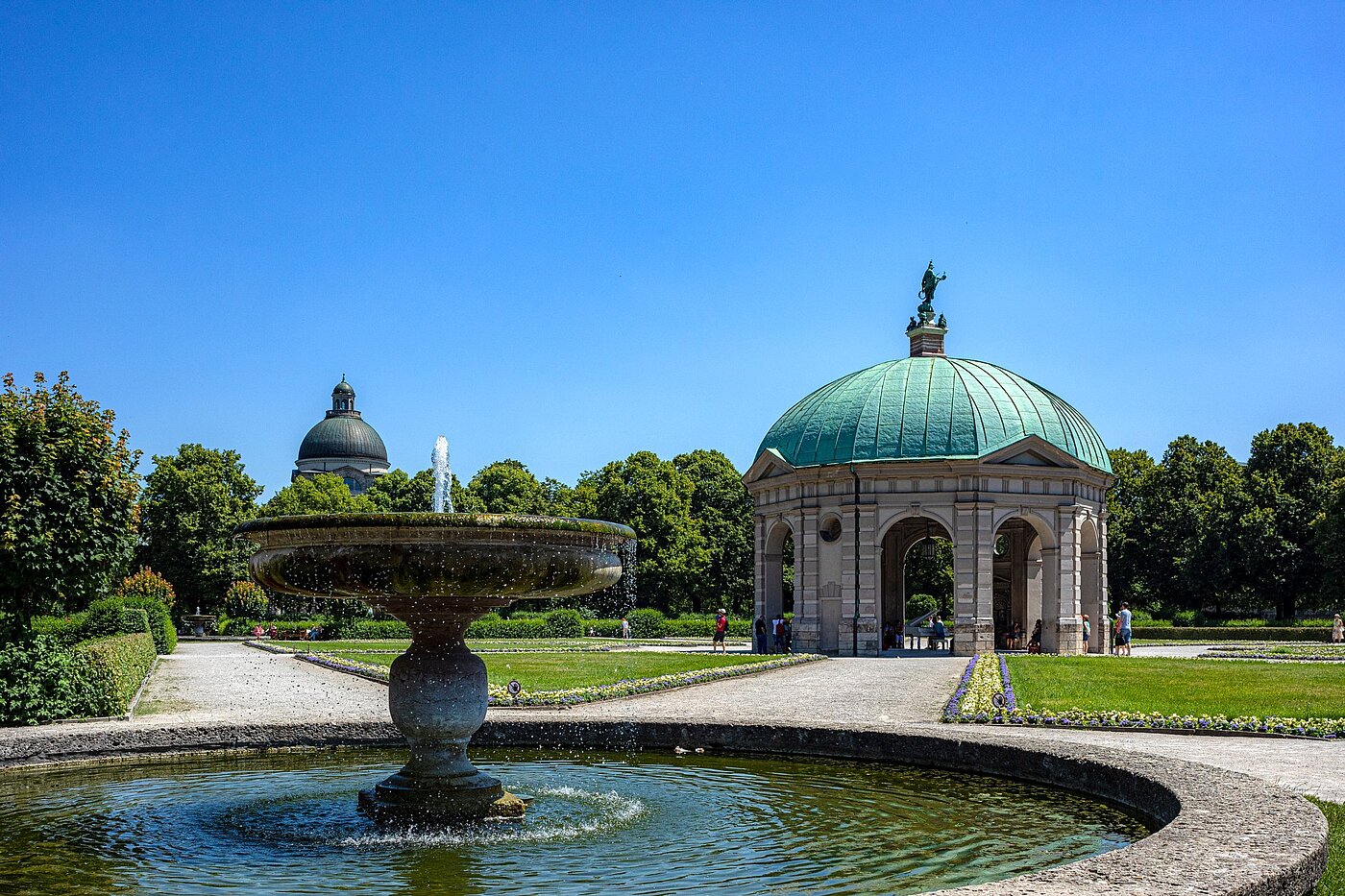 Rez-de-chaussée surélevé avec 2 pièces | München-Lehel | 2012ML1 | Hofgarten und...